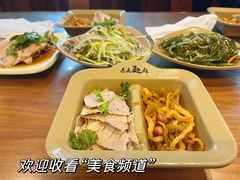 -亮亮面馆(经六路店)