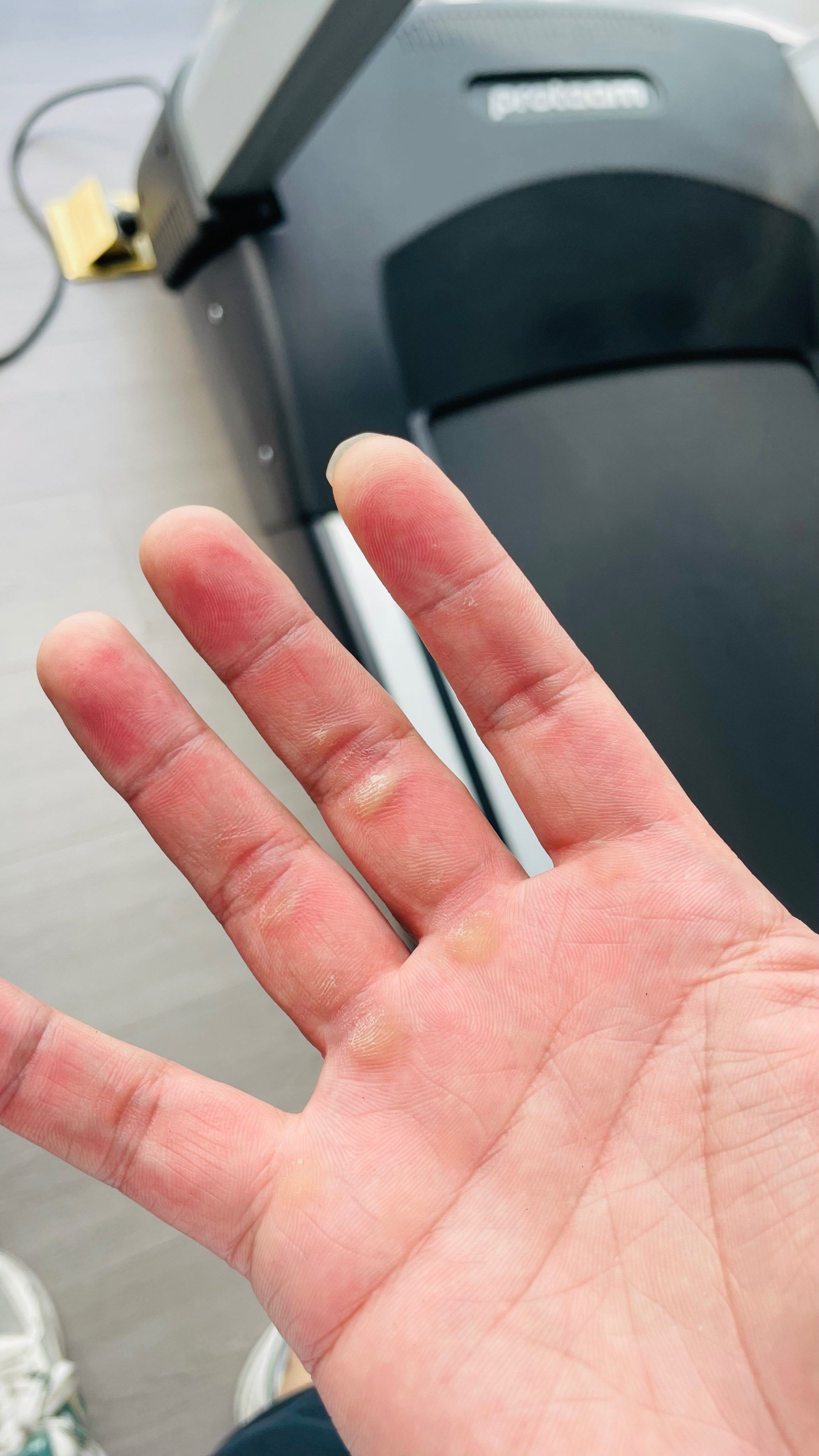 最近也是刻苦了,满手的老茧