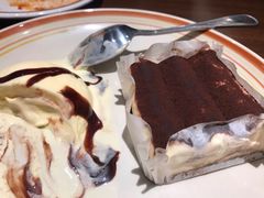 提拉米苏蛋糕配香草冰激凌-萨莉亚意式餐厅(杭州滨江天街店)