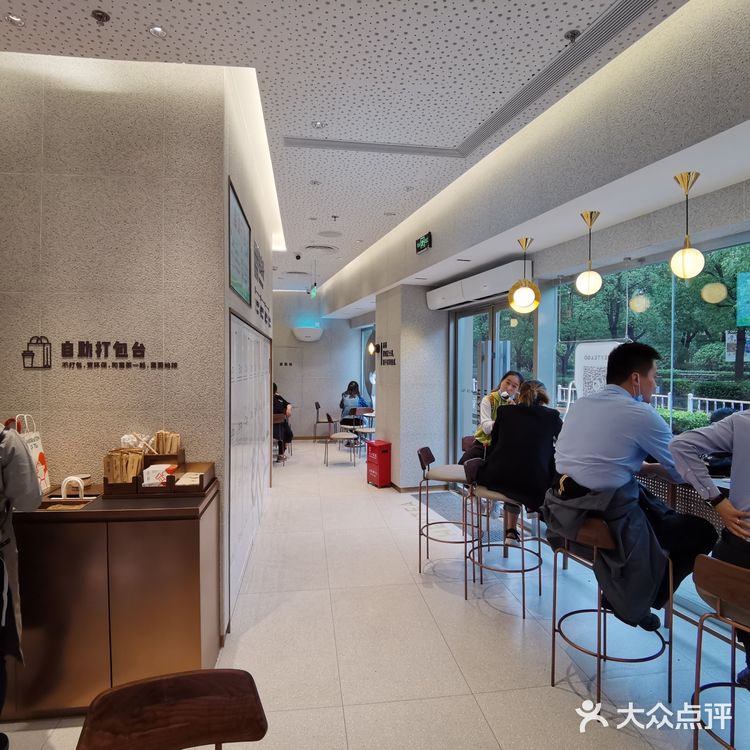 食在武汉—下雨也无法阻挡排队的喜茶