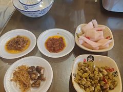 -富正毅三下锅·湘西韵味(天门山索道店)