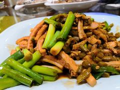 蒜苗炒毛肚-宝源大酒店(胶州海鲜街店)