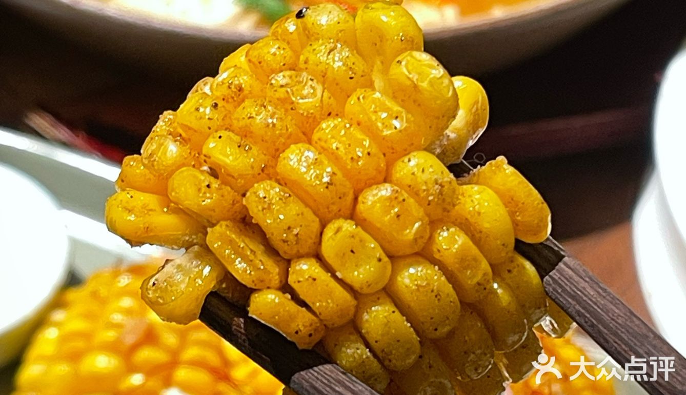 西大街新开的这家餐厅环境太好了 沿河而建