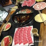 小吃货探店人气火锅店[调皮]唇辣号北苑店