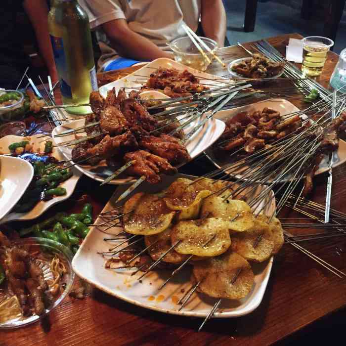 老街烧烤华农店,味道还可以,价钱也不贵