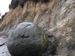 -摩拉基大圆石