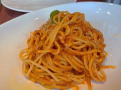 经典意大利细面配蒜味番茄酱-WOLFGANG PUCK KITCHEN & BAR(迪士尼小镇店)