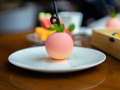 -百灵希尔顿逸林酒店大堂吧