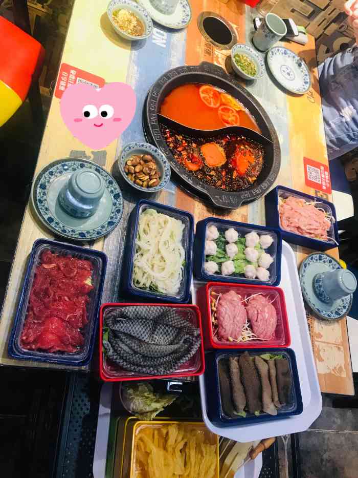 大嘴猫老成都串串火锅(嘉洲广场店)-"位于嘉洲广场4楼美食食通天,店铺