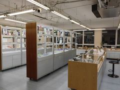 -无奔眼镜·蔡司·依视路授权店(朝阳大悦城店)