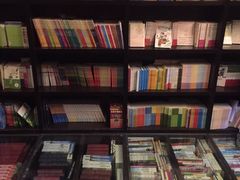 -钟书阁(松江泰晤士小镇店)