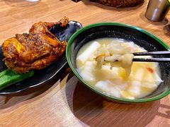 燒雞花膠湯粉皮-班兰叶印尼美食