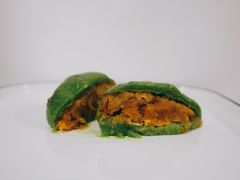艾叶咸蛋黄肉松青团-王家沙点心店(南京西路总店)