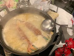 -鲜入围煮花胶鸡海鲜火锅