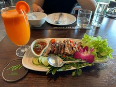 -Chom Cafe and Restaurant