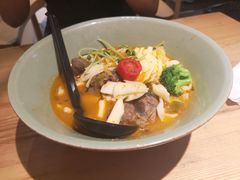 特制雪菜牛腩面-陳八两面家(滨江天街店)