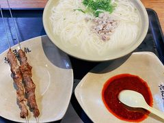 -亮亮面馆(经六路店)