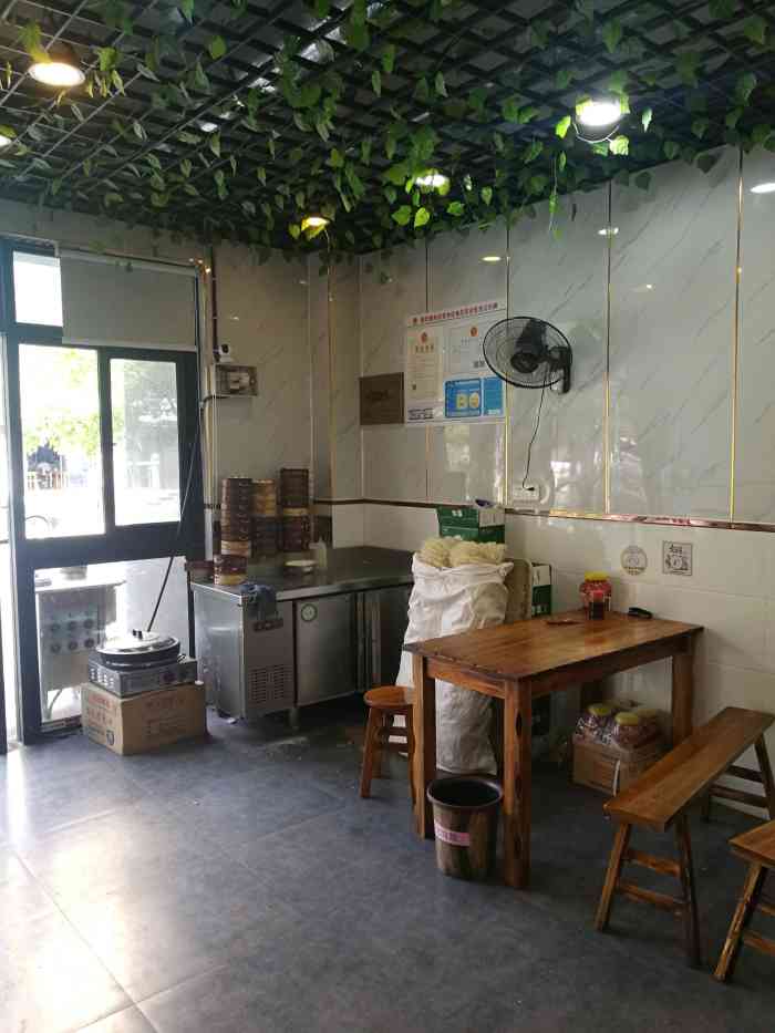 吕城镇小吃店