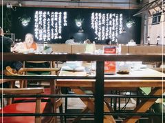 大堂-洪氏嗨捞·广东猪肚鸡·椰子鸡火锅(西咸万象城店)