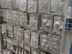 -名创优品(北京新中关购物中心地铁层店)