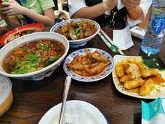 -爆炸头阿姨小四川正宗川味小吃(无任何分店)