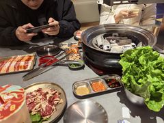 -围炉肉舍•炭烤活鳗•丹东海鲜烤肉(步行街店)