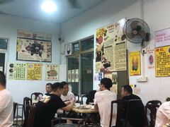 大堂-华哥新鲜猪精品美食