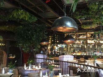 这是之前去的在将台路的一家餐厅，餐厅的环境优雅别致