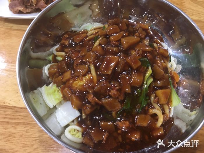 上汤土豆面炸酱干拌面图片