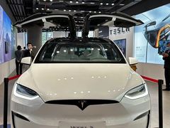 -TESLA 特斯拉(上海太古汇体验店)