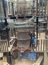 -PIPIKINGDOM皮皮王国欢乐号(欢乐海岸购物中心店)