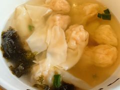 蟹籽虾仁馄饨-鑫震源·苏式大虾生煎(山塘街店)