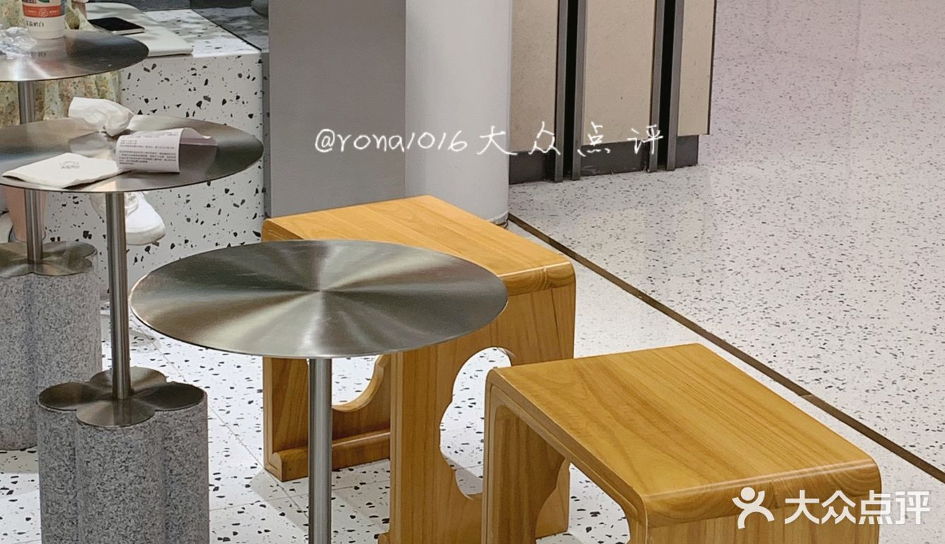 我宣布把深圳这家新奶茶店好喝打在公屏上！