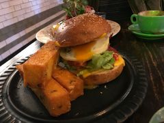 burger-The Grounds of Alexandria