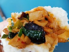 酸萝卜腊肉包-李与白包子铺(桐梓林店)