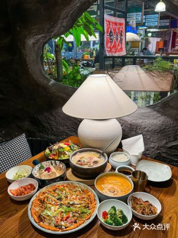 今年圣诞节就在溶洞里过啦️氛围感直接拉满