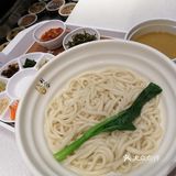 在国美购物时被简洁但很吸引眼球的门店所吸引