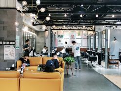 -FRIDAY星期五专业美发沙龙