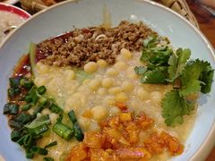 -爆炸头阿姨小四川正宗川味小吃(无任何分店)