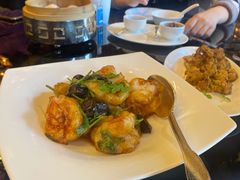 黑蒜大千爆虾球-北京四季酒店·采逸轩