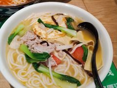 -蒙自源米线大王(东站店)