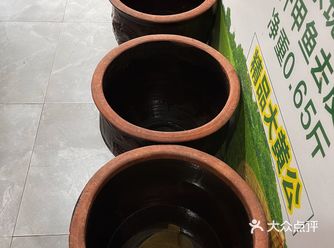 枝江的朋友带着穿街走巷，去吃柴火灶~ ~ 沿墙一溜瓦
