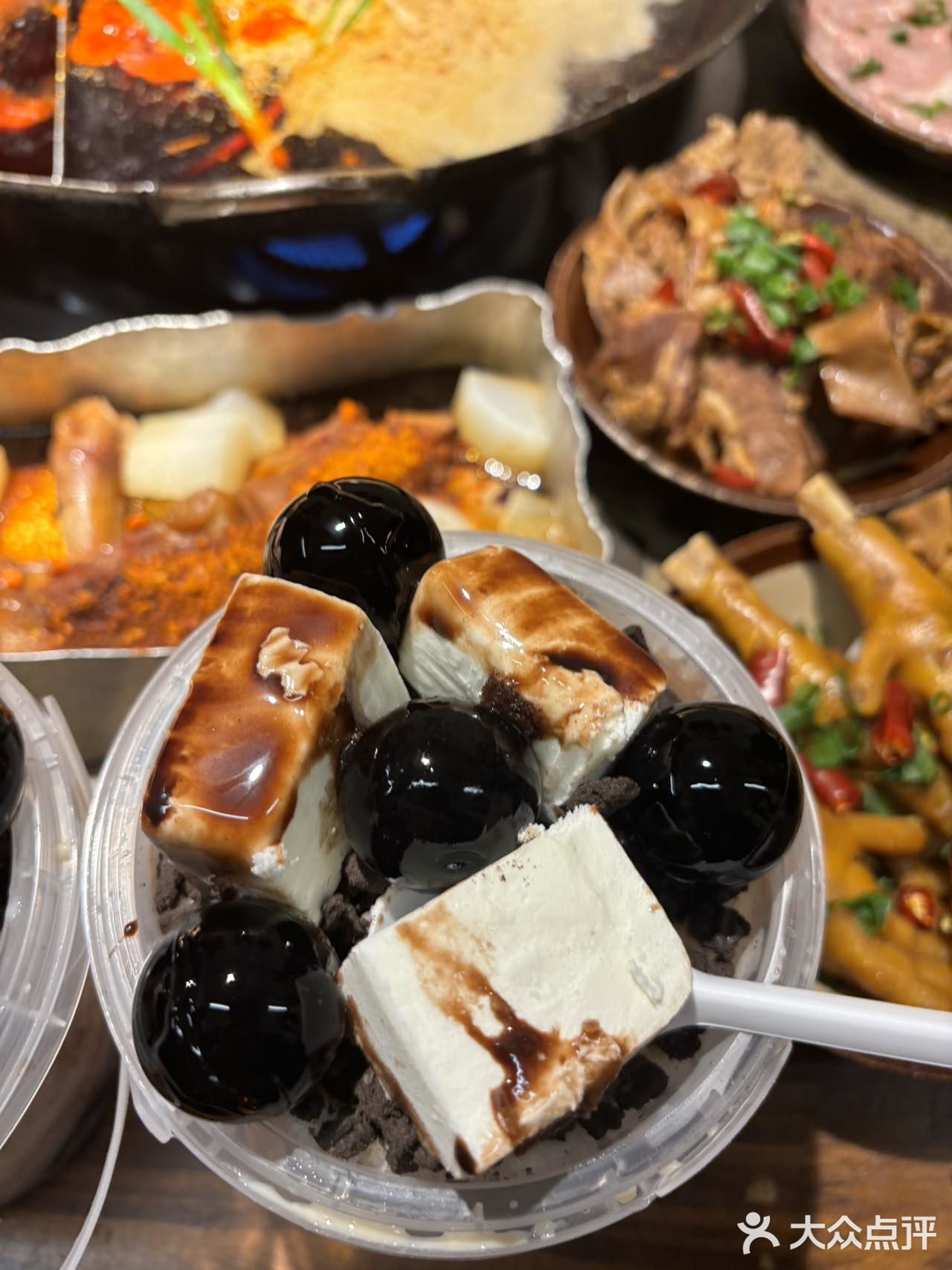 在洪崖洞附近能找到这么牛的巷子火锅！