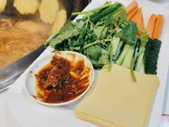 -哈尔滨烧烤·山河村铁锅炖(交大店)