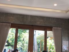-Chom Cafe and Restaurant