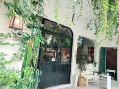 -彳亍咖啡·这里(水湾路店)