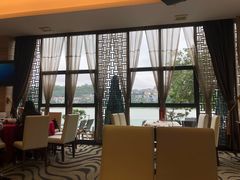 靠窗位-悦湖公馆