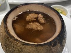 椰子八宝鸡汤-闻见中国海南菜(K11店)