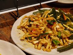 -老牌坊云南鱼豆花火锅(爱建店)