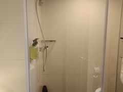 -桔子酒店(上海西藏北路地铁站店)